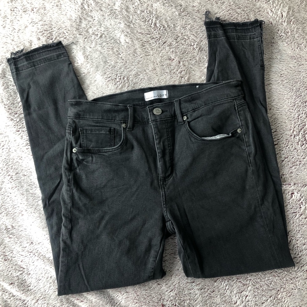 modern skinny black jeans with cut hem / size 28/6